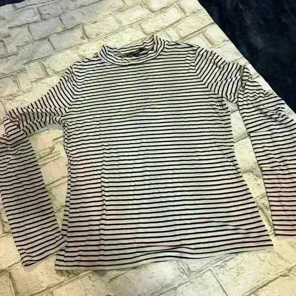 Womenโs Lulus Black White Striped Long Sleeve Crop Shirt Size Large